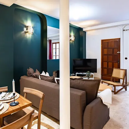 Modern Place In Sacre-coeur باريس