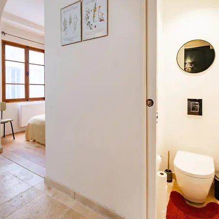 Modern Place In Sacre-coeur Daire Paris