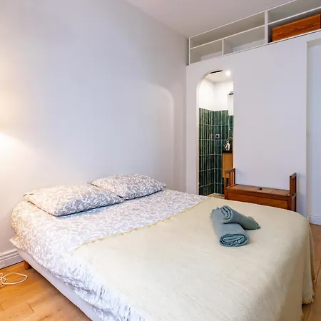 Modern Place In Sacre-coeur * Paris